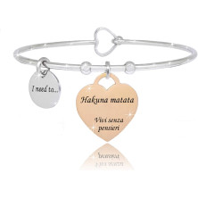 SAGA GIOIELLI® BRACCIALE RIGIDO DONNA FRASI PENSIERI PAROLE EMOZIONALE INCISIONE ACCIAIO CUORE ROSE' (Le amiche sono le sorelle