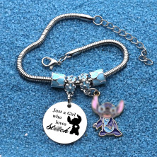 Divertente braccialetto regalo per ragazze, ciondolo in argento regolabile, con scritta "Just A Girls Who Loves Stitch", regalo