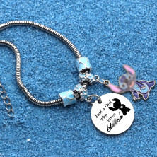 Divertente braccialetto regalo per ragazze, ciondolo in argento regolabile, con scritta "Just A Girls Who Loves Stitch", regalo